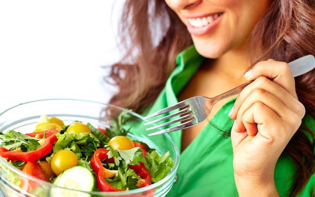 Yaz ayında tüketilecek en lezzetli salatalar! Hepsi kesenize uygun 1